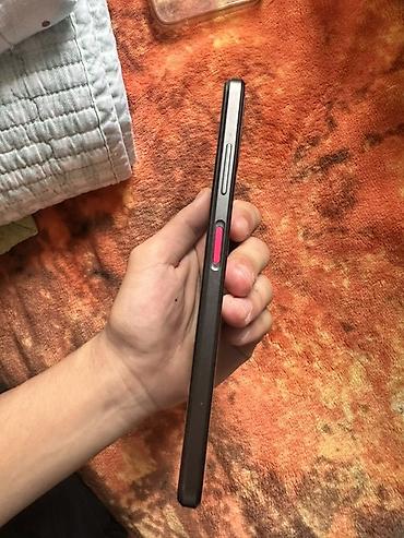 Мобильные телефоны и аксессуары: Смартфон T-Mobile pro 5G (брендированный логотипом T) в черном цвете — 4