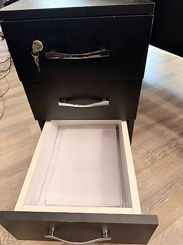 Ofis masaları: İşlənmiş, Müdir üçün, Dördbucaq masa — 4