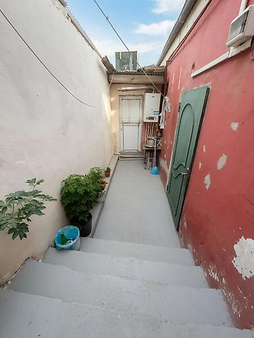 imislide ev satilir: Bakı, Qaraçuxur qəs., 3 otaqlı, Köhnə tikili, m. Xalqlar Dostluğu, 54 kv. m — 2