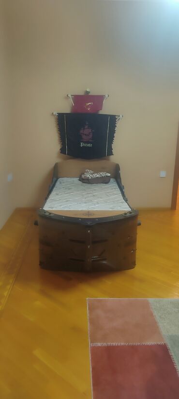 Uşaq və gənc otağı üçün dəstlər: Oğlan üçün, Çarpayı, Bazasız, Matras ilə, Siyirməsiz