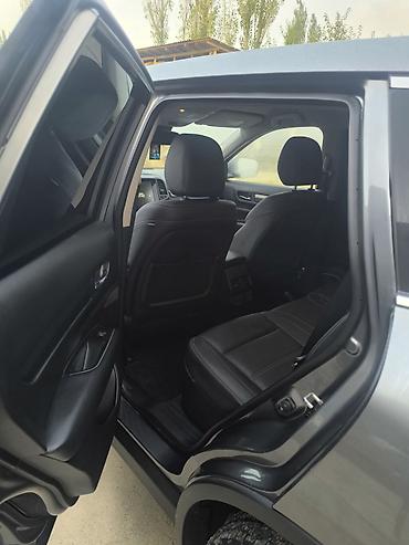 авто логан: Renault Samsung QM6 (QM6 на номерной рамке), серый металлик, кузов — 2