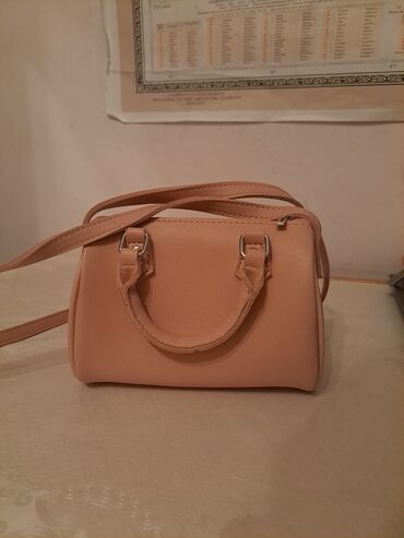 mini çanta: Çanta satılır. Miniso mağazasından alınıb. Uzun müddətdir istifadə