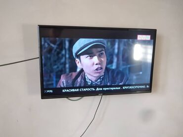 бу кир жуучу машиналар: Черный телевизор с плоским экраном, демонстрирующий четкое