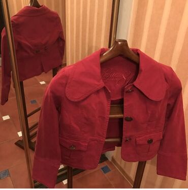 Куртки: Женская куртка Guess, S (EU 36), цвет - Красный