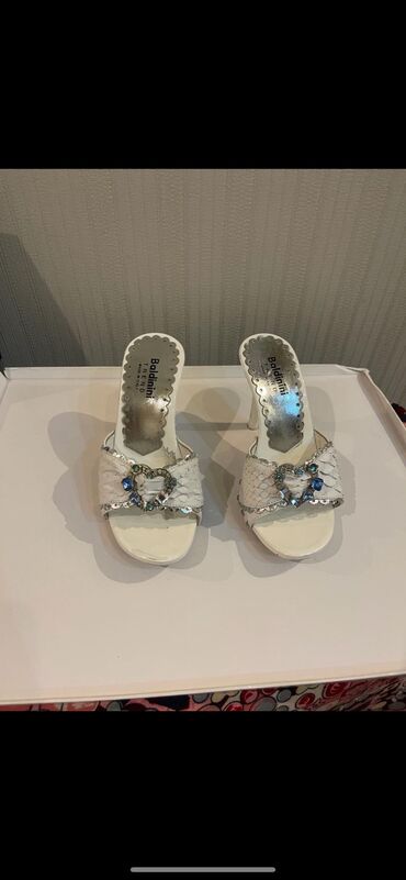 Basanoşka və səndəllər: Balenciaga, Ölçü: 35, rəng - Ağ, İşlənmiş — 7