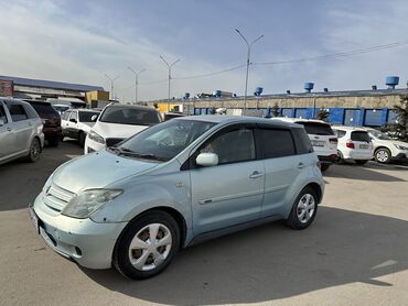 хорошее качество: Toyota ist: 2003 г., 1.3 л, Автомат, Бензин, Седан