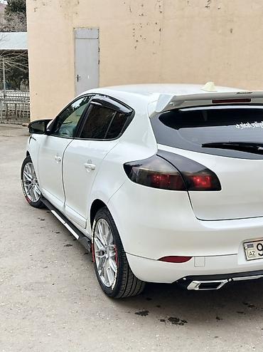 vaz 2109 samara: Renault Megane hetçbek, ağ rəngdə təqdim olunur. Avtomobilin xarici — 3