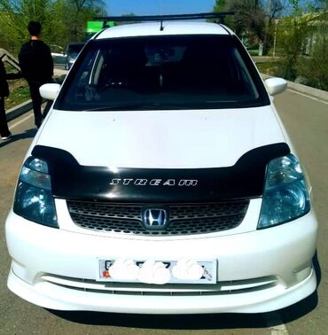 бенза насос хонда стрим: Белый минивэн Honda Stream с черным дефлектором капота и надписью