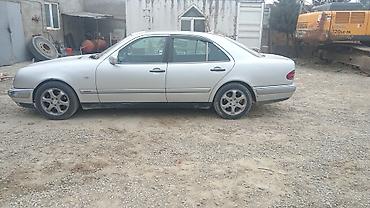 Mercedes-Benz: Mercedes-Benz E‑Class (W210) sedan - Kuzov: sedan, gümüşü rəng - — 8