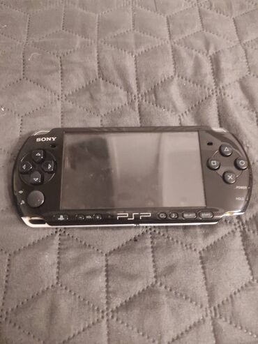 PSP (Sony PlayStation Portable): PSP 3000 satıram. İşləmir, adaptörü, batareyası yoxdur. Neçə dəfə