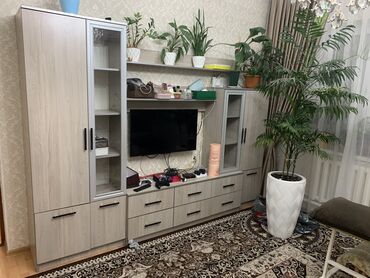 Гарнитуры для зала: Гарнитур для зала, Б/у, Шкаф, ДСП, Самовывоз, цвет - Серый at lalafo.kg Гарнитуры для зала: Гарнитур для зала, Б/у, Шкаф, ДСП, Самовывоз, цвет - Серый
