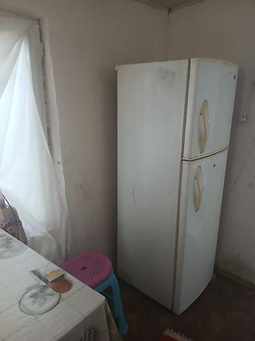 Otaqlar: Kirayə üçün sadə, mebel və məişət texnikası ilə təmin olunmuş 1 otaqlı — 4