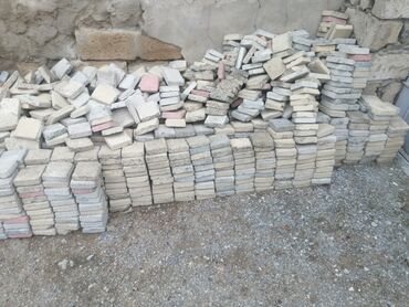Quru inşaat materialları: Salam aleykum Piltə daşlar satilir yariya bölünmüş haldadir işlenmiyib