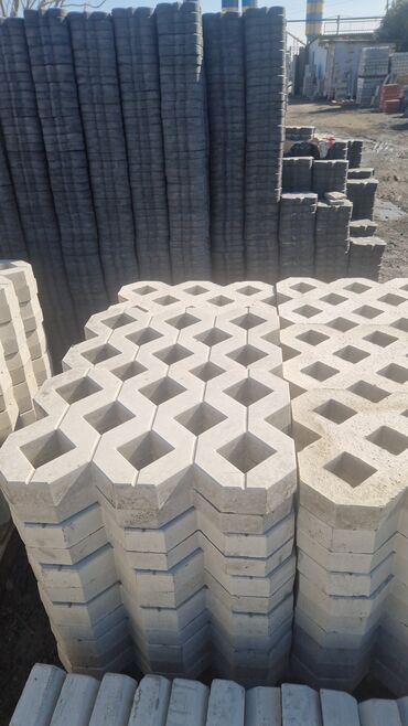 Beton dirəklər: Hər ölcüdə beton dirəklər .yol isarələri.kabel isarələri kanalzasiya — 18