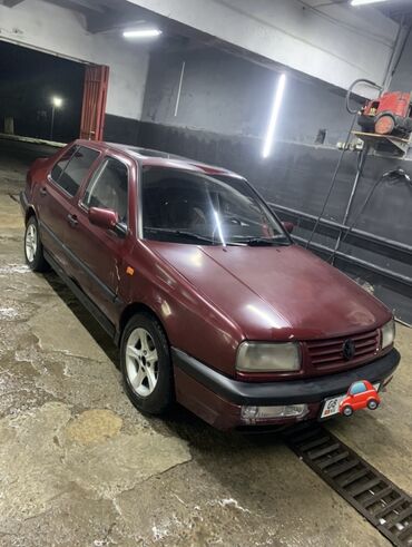 Volkswagen: Volkswagen Vento: 1992 г., 1.8 л, Механика, Газ, Седан