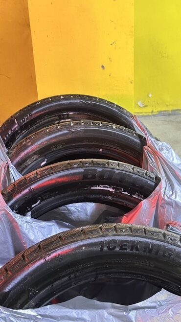 шины 13 размер: Шины 275 / 45 / R 21, Зима, Б/у, Комплект, Внедорожные (АТ/МТ), Bridgestone