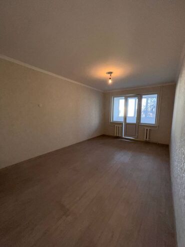 бишкек куплю квартиру: 3 комнаты, 58 м², 104 серия, 2 этаж, Косметический ремонт