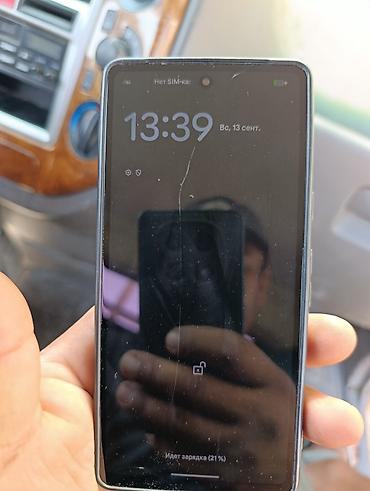 Смартфон Google Pixel 7a, чёрный - Экран ~ OLED с вырезом под
