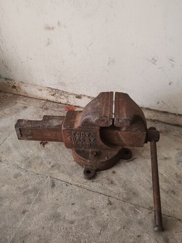 hamam: Metalkəsən dəzgahlar və ustaxanalar üçün bərkidici dəzgah sıxacağı