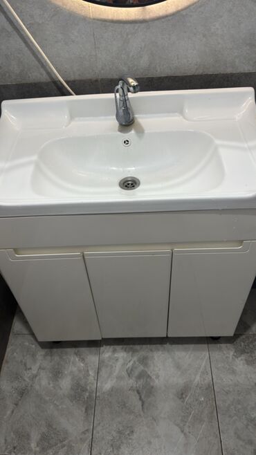 шкаф пенал бишкек: Тумба с раковиной для ванной, в хорошем состоянии. Без трещин, всё at lalafo.kg шкаф пенал бишкек: Тумба с раковиной для ванной, в хорошем состоянии. Без трещин, всё