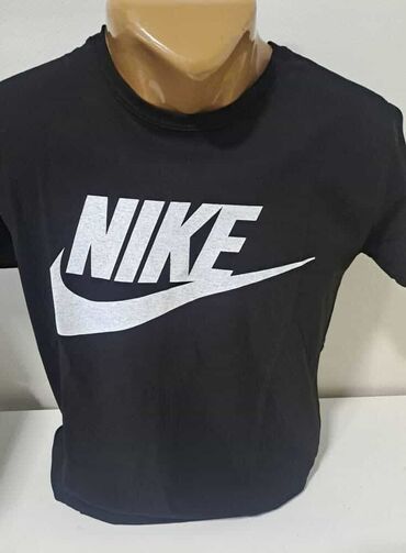 Majice: Majce su nove komad 850 dinara na 3 ili vise komada — 17