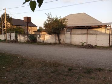 baxın yuzh magistral asanbai rayonunda böyük ev satıram: 5 otaqlı, 100 kv. m, Kredit yoxdur, Orta təmir