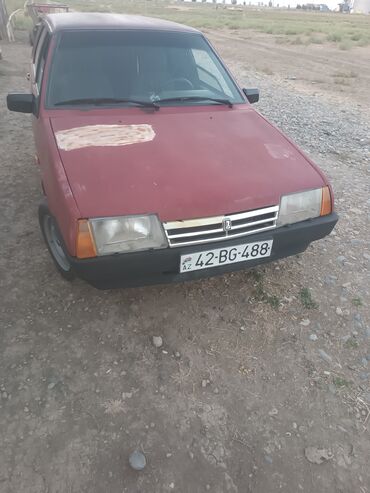 Lada Samara model avtomobil təklif olunur. Avtomobilin rəngi tünd