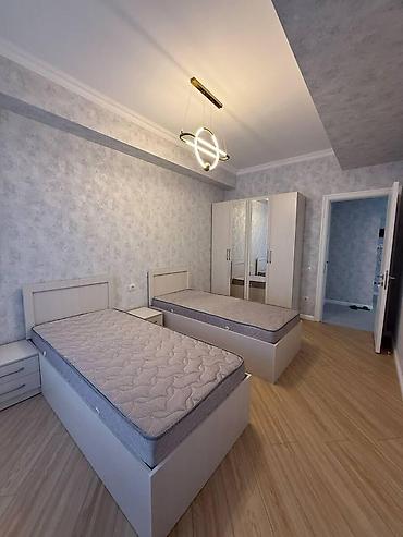 nerj cən satilir: 8-ci kilometr, 3 otaqlı, Yeni tikili, m. Neftçilər, 96 kv. m — 10