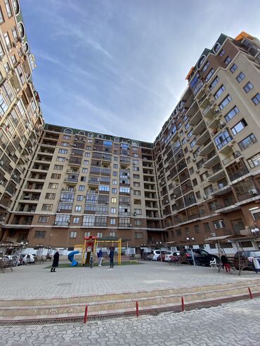 правда боконбаева квартира: 3 комнаты, 100 м², Элитка, 4 этаж, Без ремонта