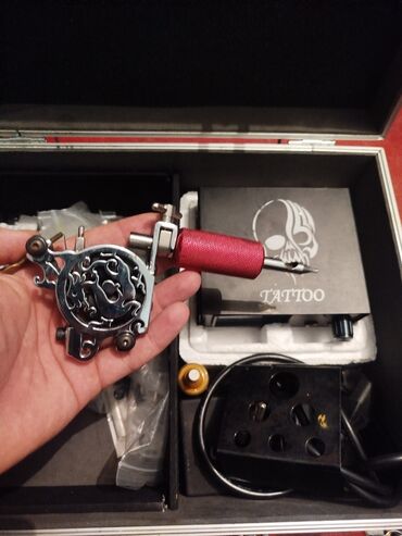 Manikür, pedikür aparatları: Tatu maşın dəsti – alüminium daşıma çantasında komplekt. Komplektin — 7