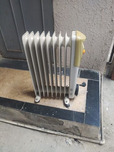 Elektrikli qızdırıcılar və radiatorlar: Radiator 50 AZN işləkdir ünvan Nizami m.Çinarə 9137