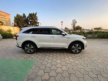 sarento: Kia Sorento – ağ rəngli, yeni loqolu kuzov. Geniş və müasir 7 yerlik — 3