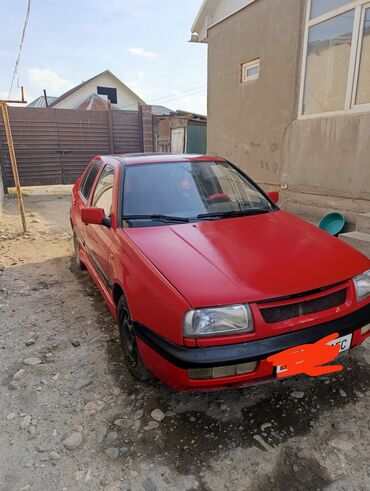 Volkswagen: Volkswagen Vento: 1992 г., 1.8 л, Механика, Бензин, Седан