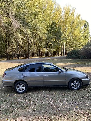 camry 5: Toyota Avensis: 2002 г., 2 л, Механика, Дизель, Лифтбек — 3
