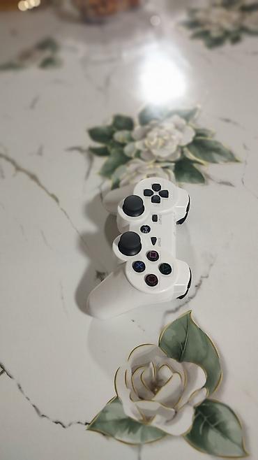 режим 12 с: Беспроводной геймпад в стиле DualShock 3 (белый). Основные — 3