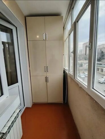 kirayə evlər oğlan ucun: 3 otaqli menzil kiraye verilir.Qara Qarayevde Elit aptekin binasinda