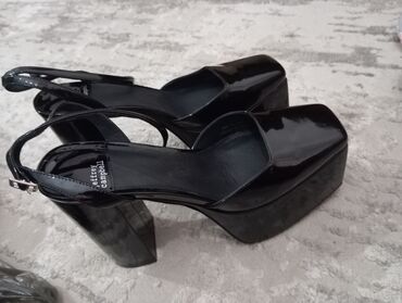 черные туфли на каблуке: Туфли 38.5, цвет - Черный