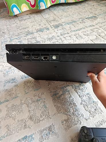 dualshock 4 original: Sony PlayStation 4 Slim с двумя беспроводными геймпадами DualShock 4 — 3