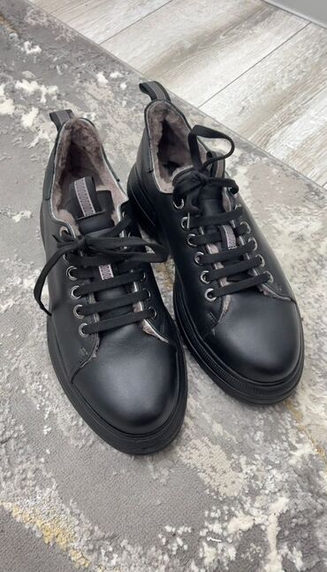 шлепанцы мужские: Зимние кожаные кеды/кроссовки с мехом внутри 🇹🇷 НОВЫЕ! - Цвет