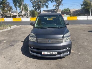 семиместные машины: Toyota Voxy: 2005 г., 2 л, Автомат, Бензин, Вэн/Минивэн