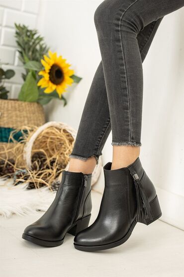 Toy paltarları və aksesuarları: Ölçü: 38, rəng - Qara, Yeni