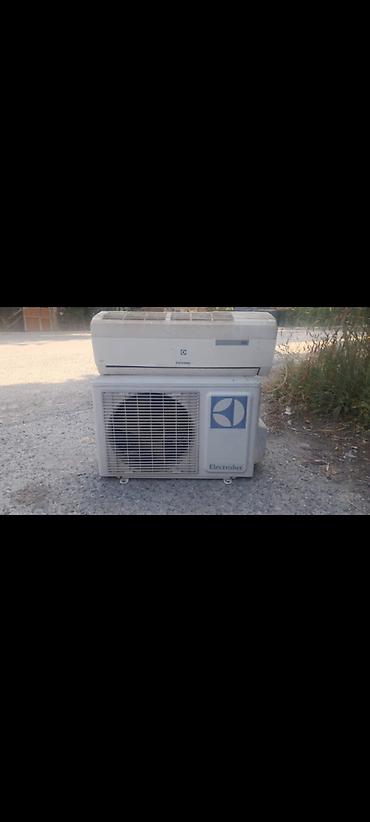 bk kondisoner: 35kv elektrolux kondisioner qazi icinde var. Yuyulub. Tam islek — 1