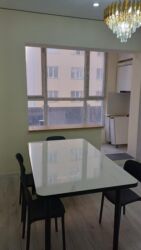 срочно продаётся 1 комнатная квартира в районе ошского рынка по улице молодая гвардия токтогула: 1 бөлмө, 53 кв. м, Элитка, 1 кабат, Евроремонт