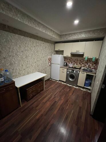 Uzunmüddətli kirayə mənzillər: Bakıxanov Akkord binasında Ülvi şadlıq sarayının yanı, Sürət qatarına — 7