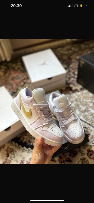 джорданы женские: Кроссовкалар, 39, Nike, Жаңы, түсү - Кызгылт