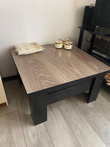 kanputer masasi: Aşağı stol – kvadrat formalı, müasir dizayn.
Altında şkafıda var — 1