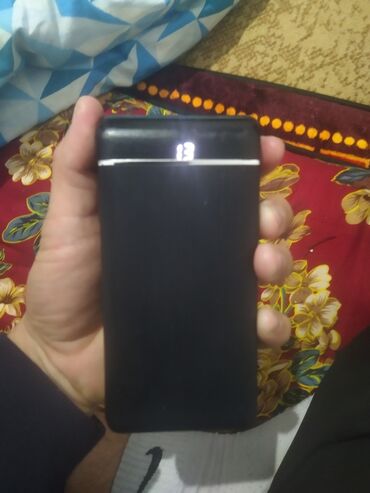 стабилизатор телефон: Внешний аккумулятор (power bank) с цифровым индикатором заряда