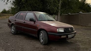 Volkswagen: Volkswagen Vento: 1992 г., 1.8 л, Механика, Бензин, Седан