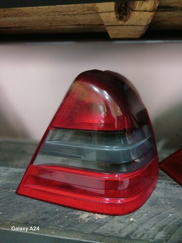 Arxa stopları: Mercedes-Benz — 3