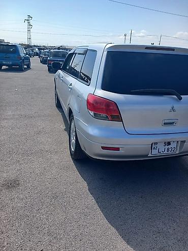 Mitsubishi: Mitsubishi Airtrek, gümüşü rəng, 5 qapılı krossover/gəzinti — 5